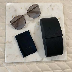 PRADA Sunglasses|| in color Spotted Opal Brown Havana Spr 52s UAO-4s2 58mm